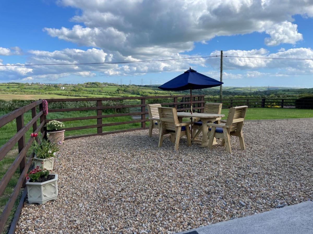 Sunny Bank- Countryside Escape With Private Hot Tub And Countryside Views Villa Carmarthen Esterno foto