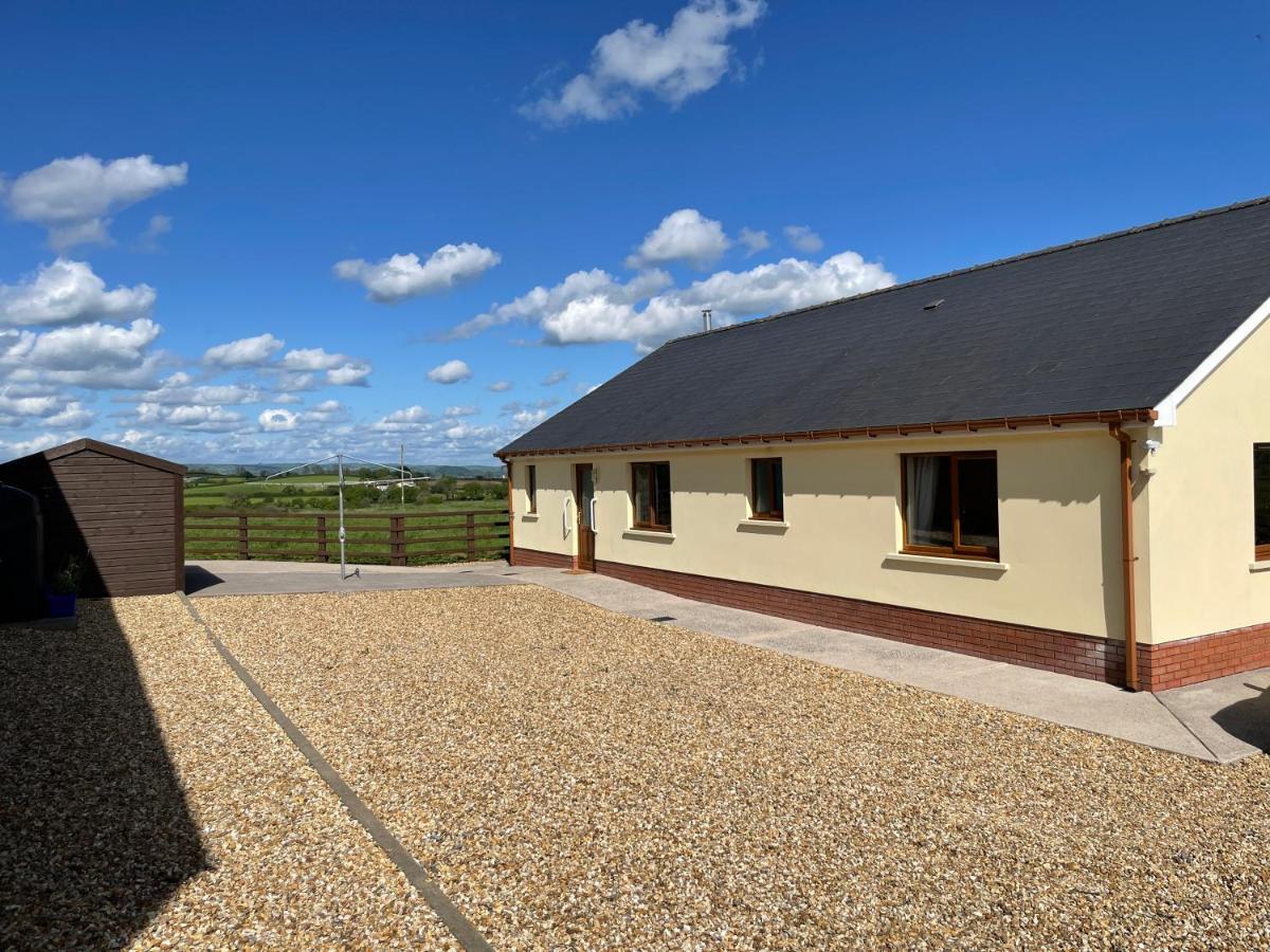 Sunny Bank- Countryside Escape With Private Hot Tub And Countryside Views Villa Carmarthen Esterno foto